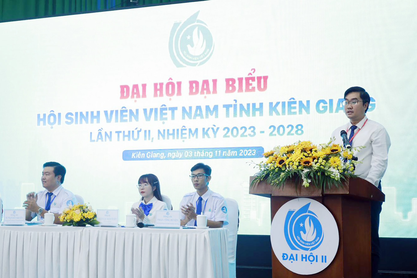 Anh Nguyễn Bá Cát - Phó Chủ tịch T.Ư Hội Sinh viên Việt Nam phát biểu chỉ đạo Đại hội.