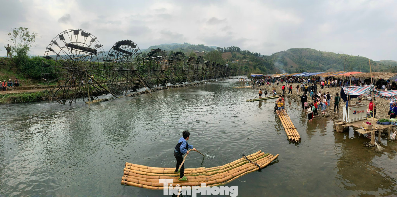 Gần 30 cọn nước khổng lồ ở bản Nà Khương (Tam Đường, Lai Châu). Gần 30 cọn nước khổng lồ ở bản Nà Khương (Tam Đường, Lai Châu).