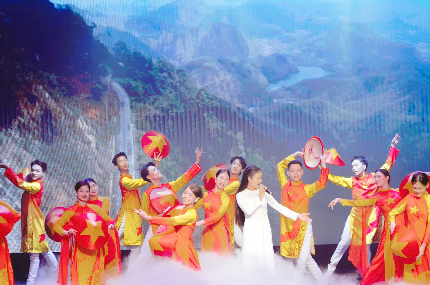 Các tiết mục được biểu diễn tại chương trình. Các tiết mục được biểu diễn tại chương trình.