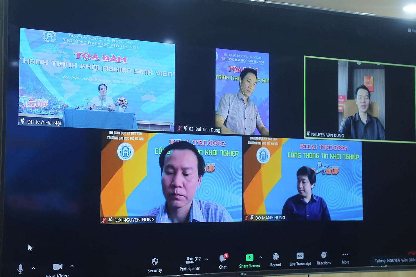 Chương trình Tọa đàm “Hành trình khởi nghiệp sinh viên” được tổ chức theo hình thức trực tuyến.