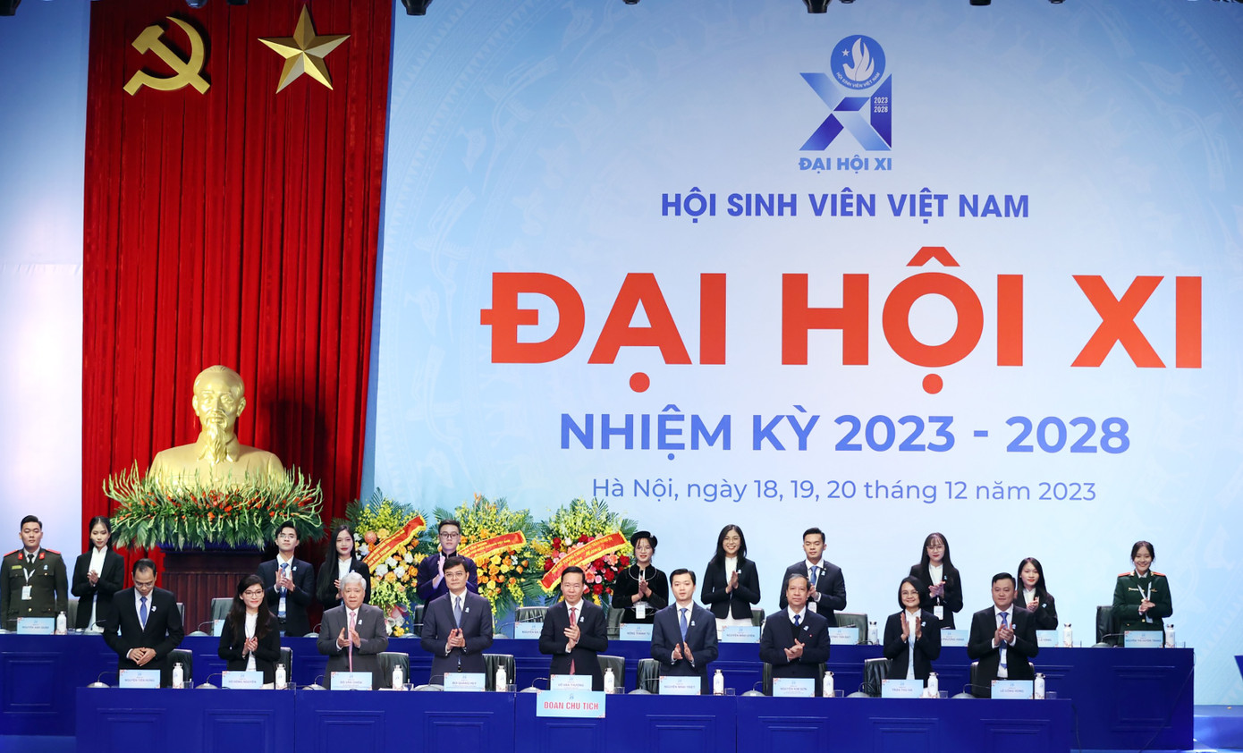 Lãnh đạo Đảng, Nhà nước và T.Ư Đoàn tham gia Đoàn Chủ tịch điều hành Đại hội. Ảnh: NHƯ Ý