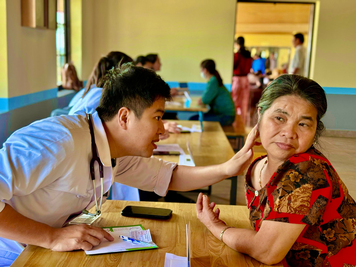 Tình nguyện vì cộng đồng, là một trong những hoạt động mà BS Đỗ Doãn Bách tham gia thường xuyên.