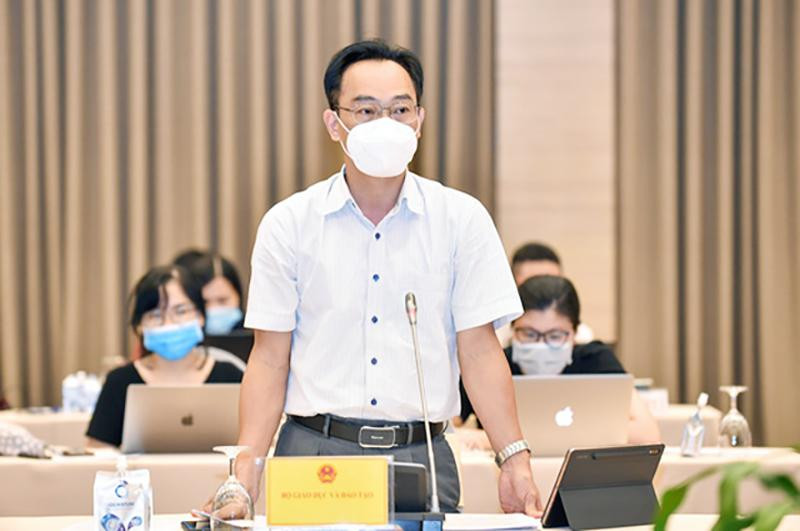 Thứ trưởng Hoàng Minh Sơn cho biết, việc dạy học trong thời gian giãn cách phải tận dụng học liệu điện tử, dạy và học trên truyền hình, học từ xa và tổ chức lớp học ảo. Thứ trưởng Hoàng Minh Sơn cho biết, việc dạy học trong thời gian giãn cách phải tận dụng học liệu điện tử, dạy và học trên truyền hình, học từ xa và tổ chức lớp học ảo.