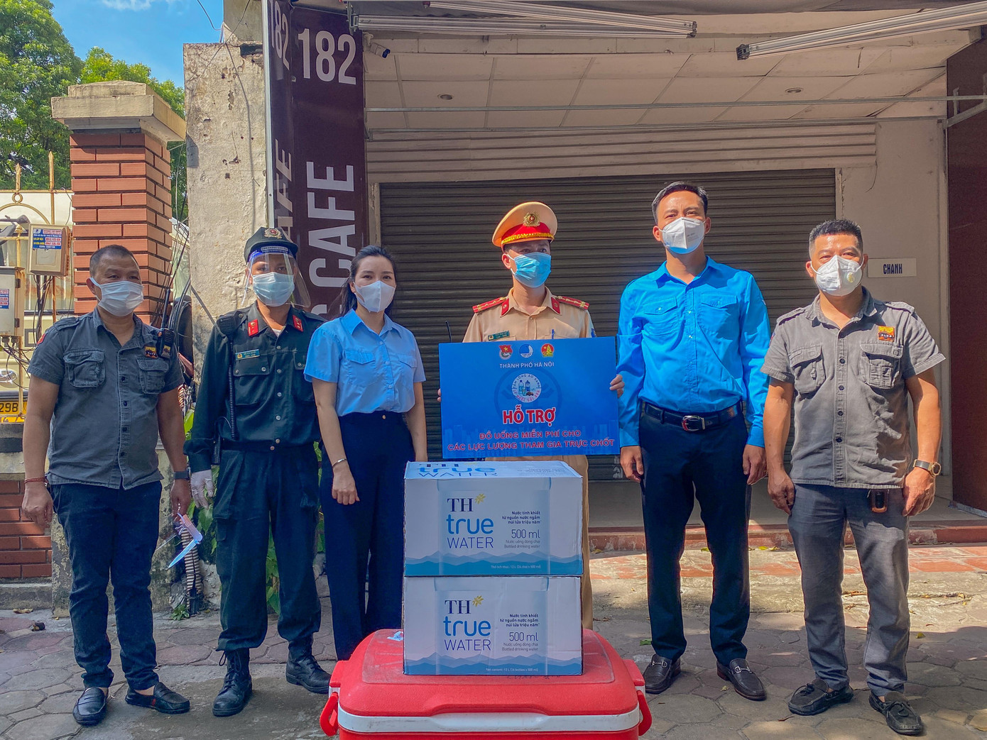 Chương trình “Hà Nội nghĩa tình: Tấm lòng áo xanh - Ly nước gửi Anh” - giai đoạn 2 được Thành Đoàn, Hội LHTN, Hội đồng Đội TP. Hà Nội tổ chức.