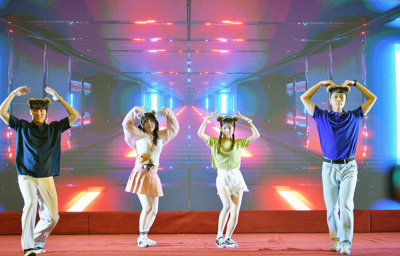 Các tiết mục được biểu diễn tại chương trình.