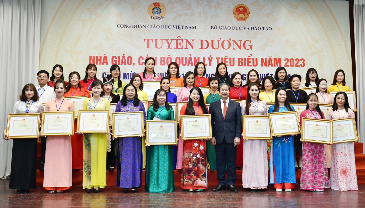 Các thầy, cô giáo được tuyên dương tại chương trình.