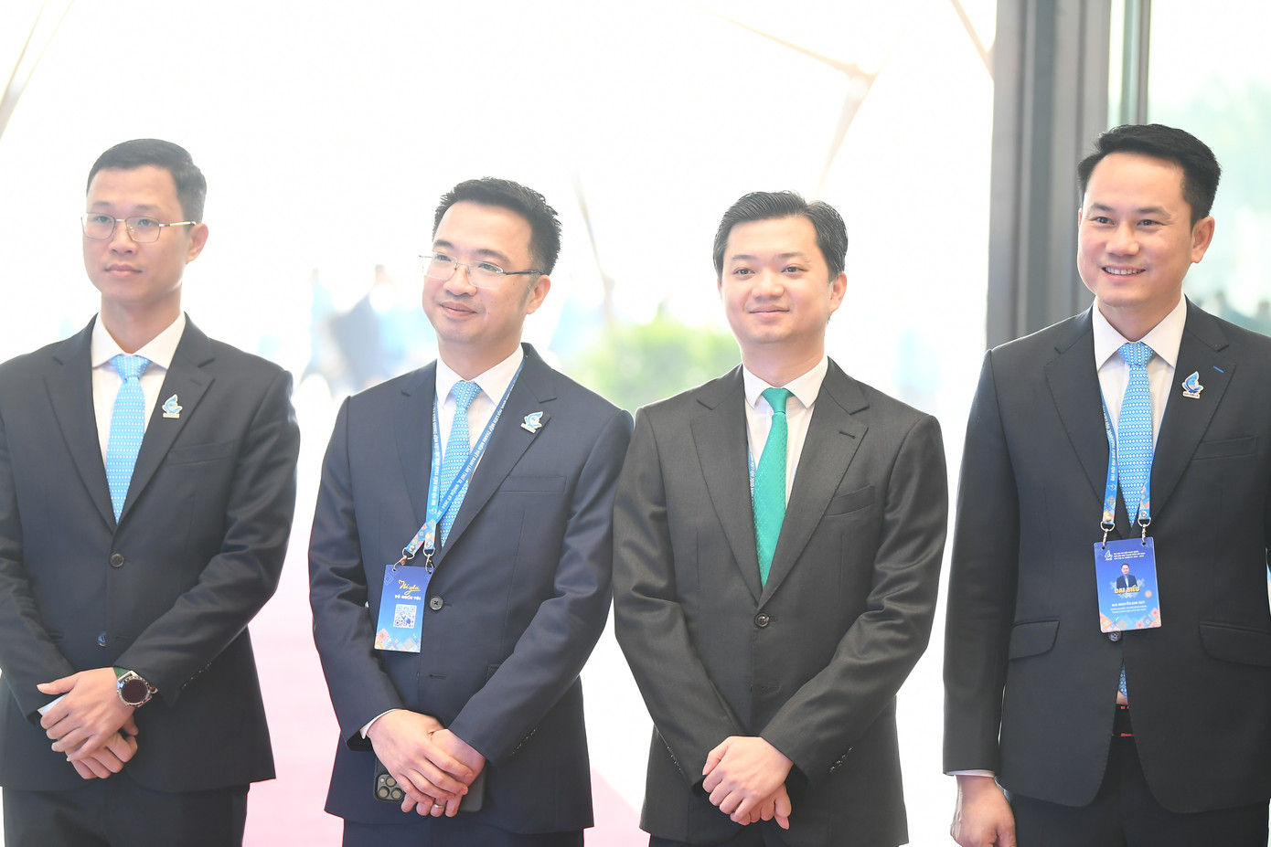 Anh Nguyễn Tường Lâm - Bí thư T.Ư Đoàn, Phó Chủ tịch T.Ư Hội LHTN Việt Nam; anh Nguyễn Minh Triết - Bí thư T.Ư Đoàn, Chủ tịch T.Ư Hội Sinh viên Việt Nam tham dự chương trình. Anh Nguyễn Tường Lâm - Bí thư T.Ư Đoàn, Phó Chủ tịch T.Ư Hội LHTN Việt Nam; anh Nguyễn Minh Triết - Bí thư T.Ư Đoàn, Chủ tịch T.Ư Hội Sinh viên Việt Nam tham dự chương trình.