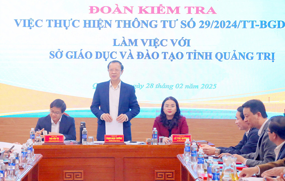 Thứ trưởng Bộ GD - ĐT Phạm Ngọc Thưởng phát biểu tại Hội nghị. Thứ trưởng Bộ GD - ĐT Phạm Ngọc Thưởng phát biểu tại Hội nghị.