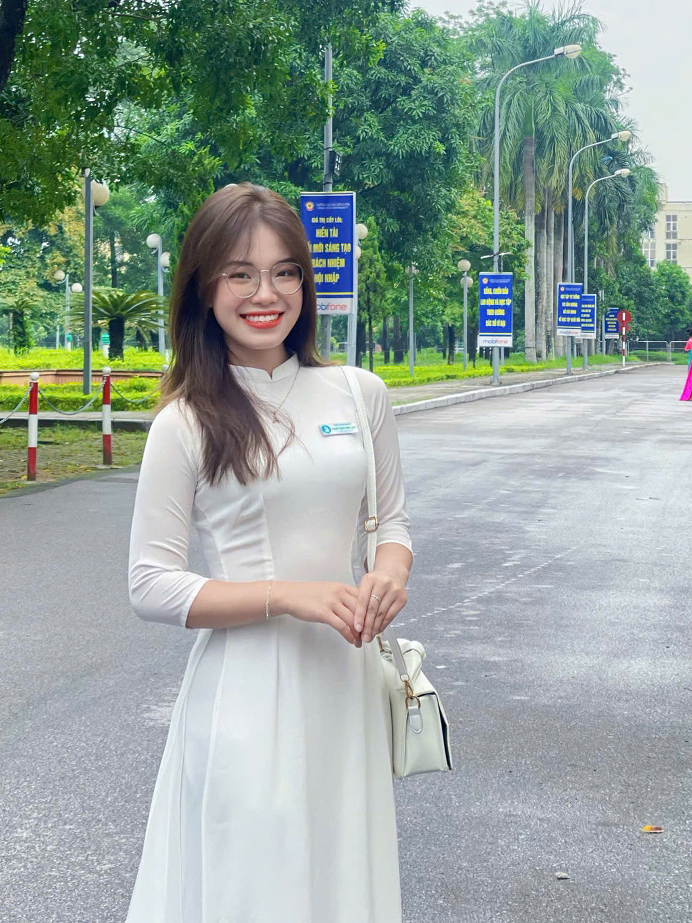 Phạm Đoàn Nhật Anh - Ủy viên Ban Thư ký Hội Sinh viên trường ĐH Hồng Đức. Phạm Đoàn Nhật Anh - Ủy viên Ban Thư ký Hội Sinh viên trường ĐH Hồng Đức.