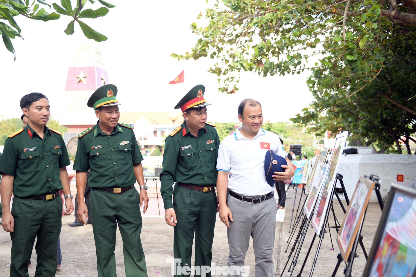 50 tác phẩm tiêu biểu nhất để trưng bày trong triển lãm tại đảo Trường Sa lớn