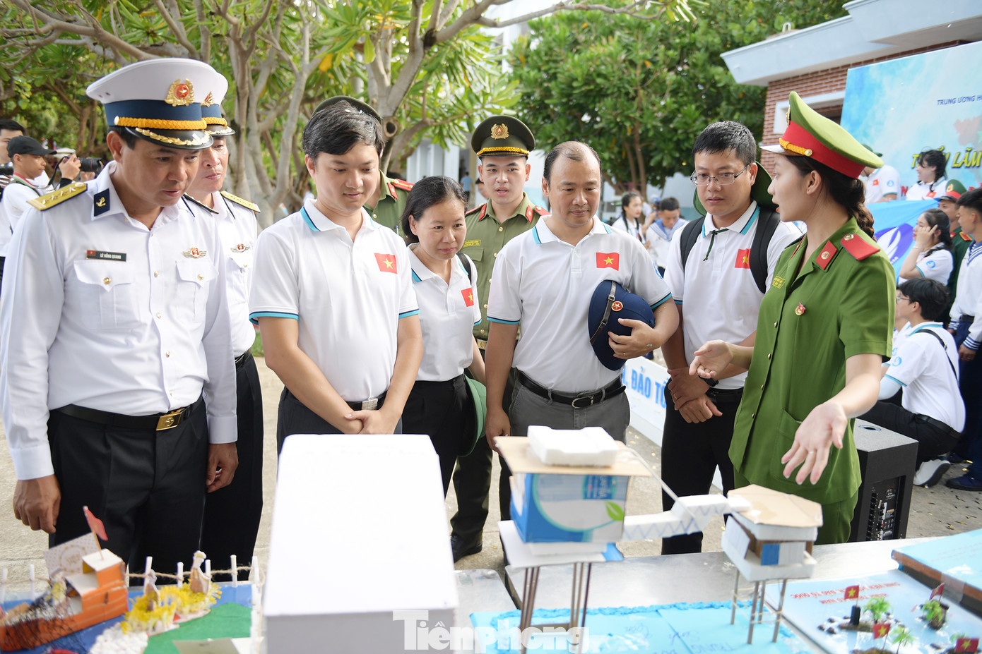 Tại triển lãm còn trưng bày một số mô hình của các đại biểu tham gia Hành trình Sinh viên với biển, đảo Tổ quốc năm 2023.
