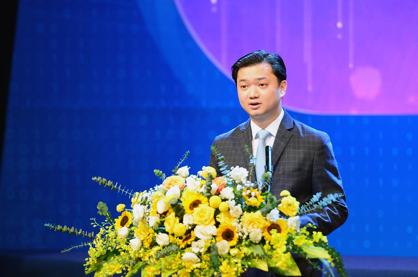 Anh Nguyễn Minh Triết - Bí thư T.Ư Đoàn, Chủ tịch T.Ư Hội Sinh viên Việt Nam phát biểu tại lễ trao giải. Anh Nguyễn Minh Triết - Bí thư T.Ư Đoàn, Chủ tịch T.Ư Hội Sinh viên Việt Nam phát biểu tại lễ trao giải.
