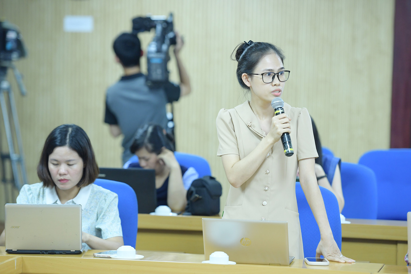 Phóng viên báo chí, truyền hình góp ý vào Dự thảo Báo cáo chính trị Đại hội Đại biểu toàn quốc Hội Sinh viên Việt Nam lần thứ XI, nhiệm kỳ 2023 – 2028. Phóng viên báo chí, truyền hình góp ý vào Dự thảo Báo cáo chính trị Đại hội Đại biểu toàn quốc Hội Sinh viên Việt Nam lần thứ XI, nhiệm kỳ 2023 – 2028.