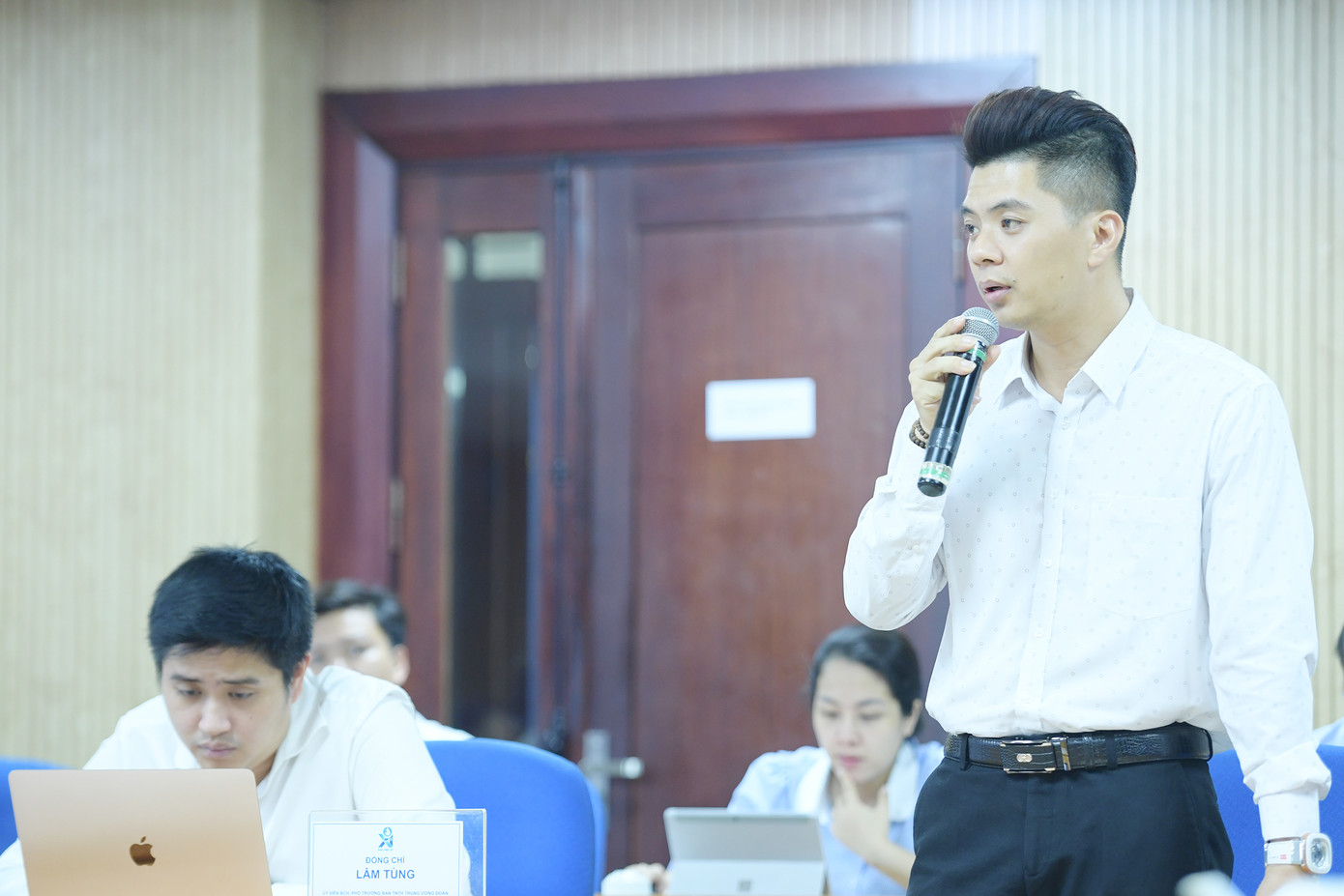 Phóng viên báo chí, truyền hình góp ý vào Dự thảo Báo cáo chính trị Đại hội Đại biểu toàn quốc Hội Sinh viên Việt Nam lần thứ XI, nhiệm kỳ 2023 – 2028. Phóng viên báo chí, truyền hình góp ý vào Dự thảo Báo cáo chính trị Đại hội Đại biểu toàn quốc Hội Sinh viên Việt Nam lần thứ XI, nhiệm kỳ 2023 – 2028.