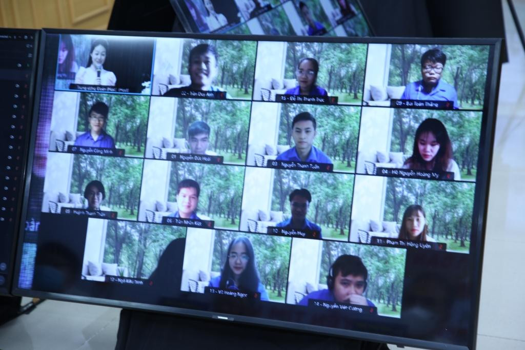 Các thí sinh tham dự Vòng Chung kết cuộc thi theo hình thức trực tuyến. Các thí sinh thi trực tuyến