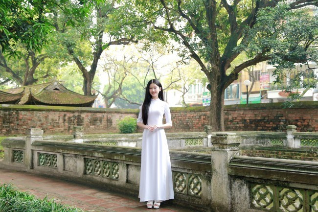 Trịnh Hà Phương (SN 2003, Hà Nội) là sinh viên khoá 66, khoa Công nghệ Thực phẩm, Học viện Nông nghiệp Việt Nam. Khi đăng ký tham gia cuộc thi 'Hoa khôi VNUA 2024', sau vòng Bán kết, cô cũng là một trong những gương mặt được mọi người chú ý, với nét khả ái, nụ cười tươi, duyên dáng.