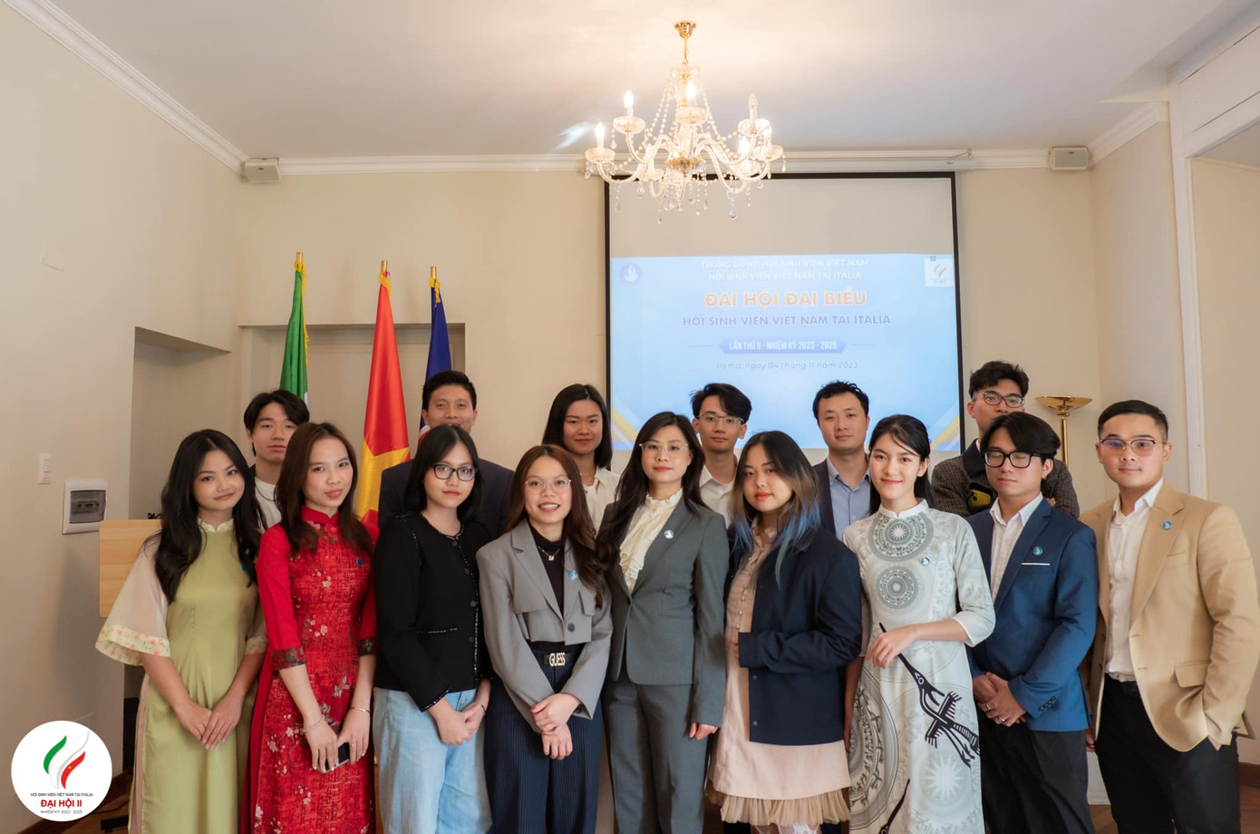 Ban Chấp hành Hội Sinh viên Việt Nam tại Italia khoá mới ra mắt Đại hội.