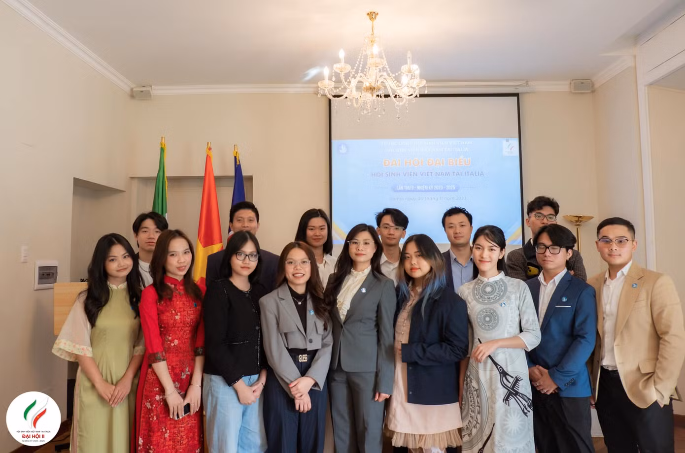 Ban Chấp hành Hội Sinh viên Việt Nam tại Italia khoá mới ra mắt Đại hội.