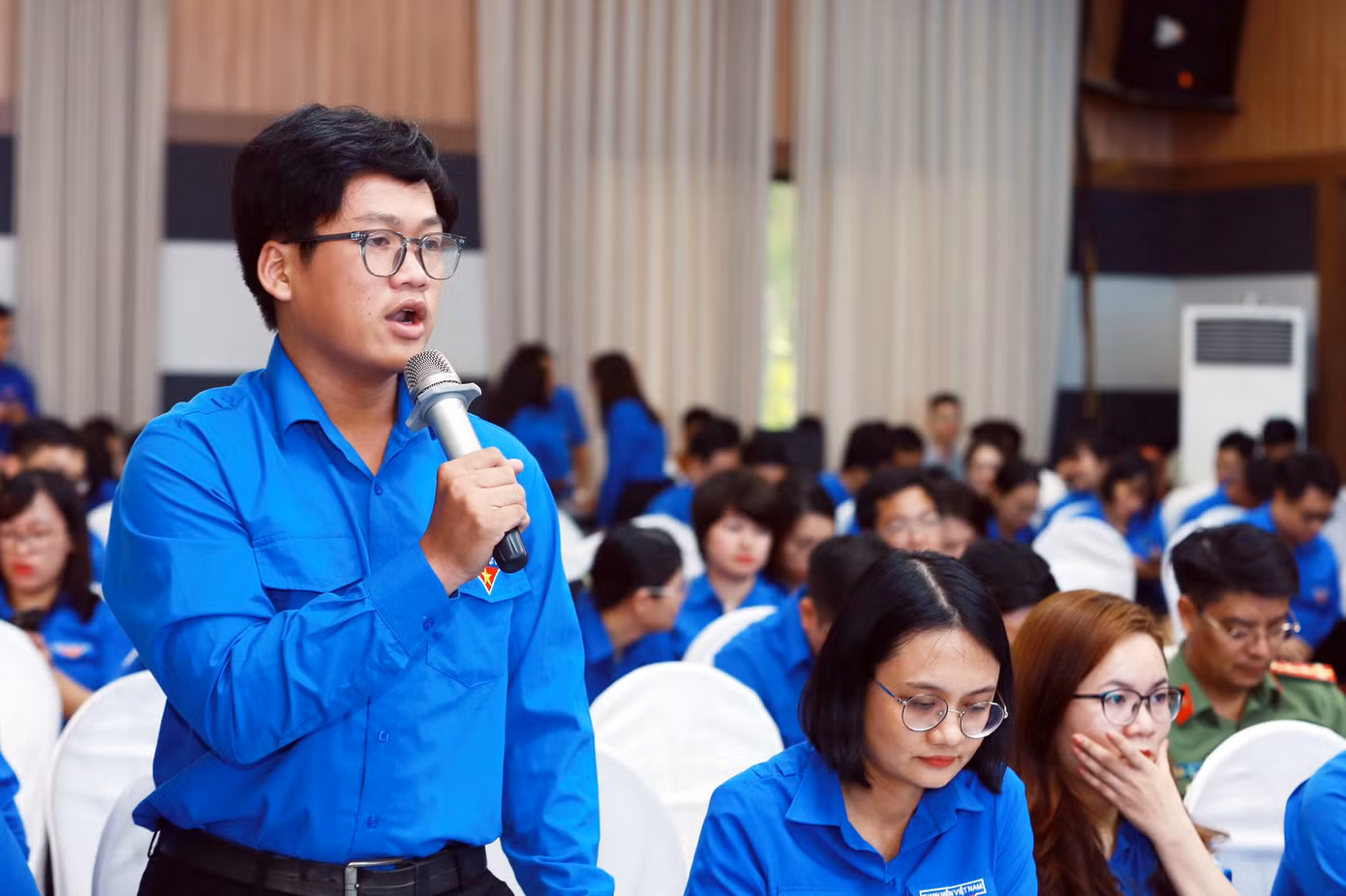 Các đại biểu tham luận tại Hội nghị. Các đại biểu tham luận tại Hội nghị.