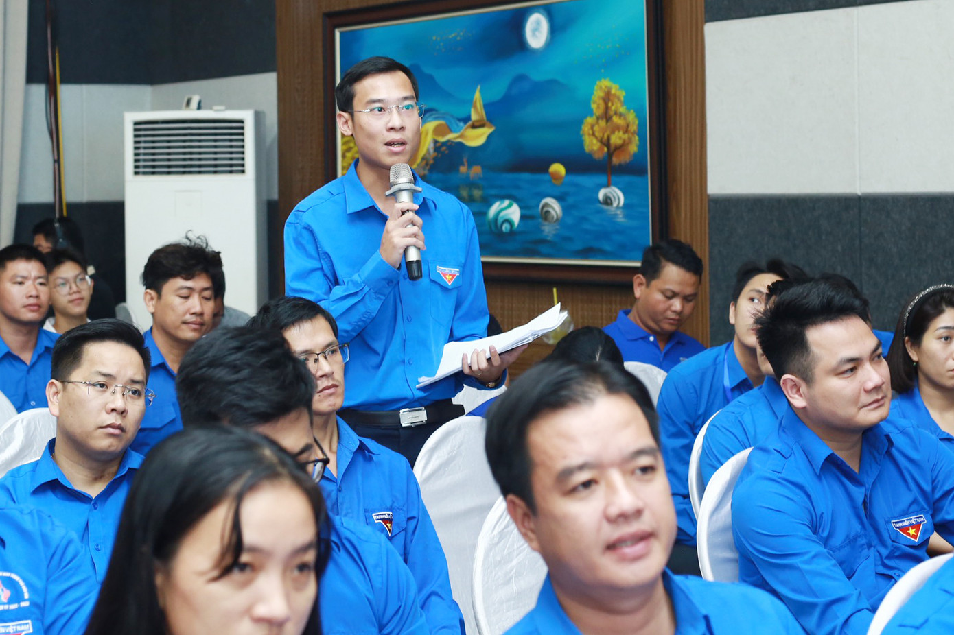 Các đại biểu tham luận tại Hội nghị.