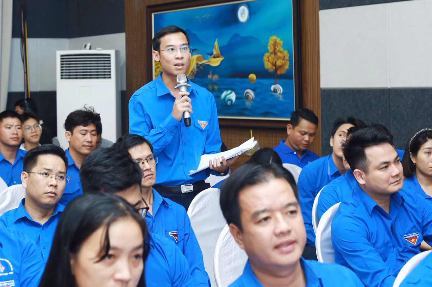 Các đại biểu tham luận tại Hội nghị. Các đại biểu tham luận tại Hội nghị.