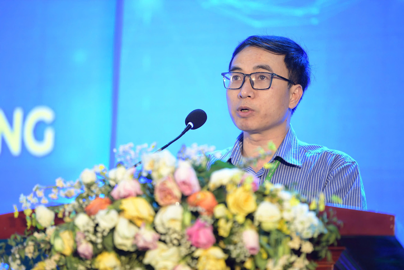 TS Phạm Quang Dũng – Phó trưởng khoa phụ trách, Khoa CNTT lên phát biểu chào mừng buổi hội thảo.