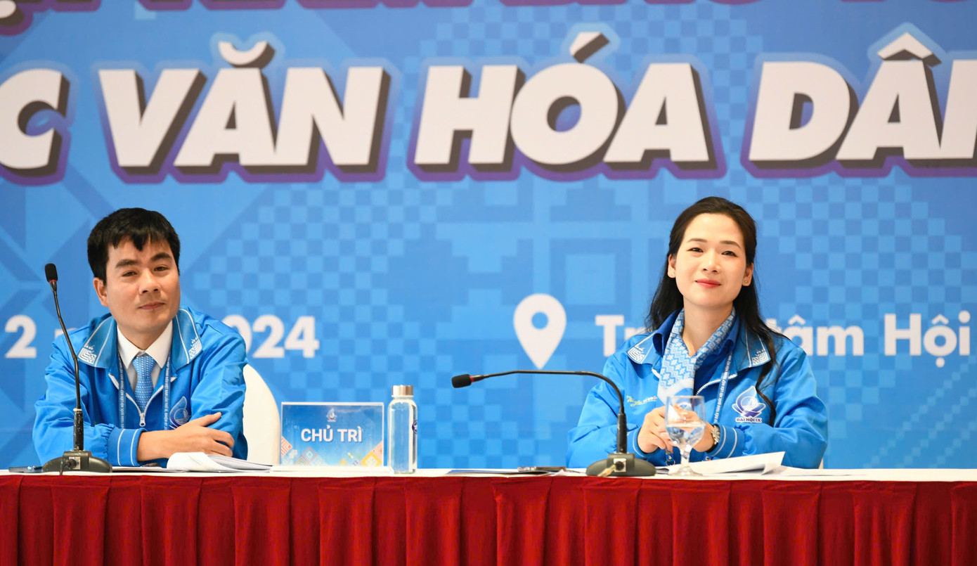 Chị Dương Minh Nguyệt - Bí thư Tỉnh Đoàn, Chủ tịch Hội LHTN tỉnh Tuyên Quang và anh Lê Văn Châu - Bí thư Tỉnh Đoàn, Chủ tịch Hội LHTN tỉnh Thanh Hóa chủ trì Tổ thảo luận số 02.