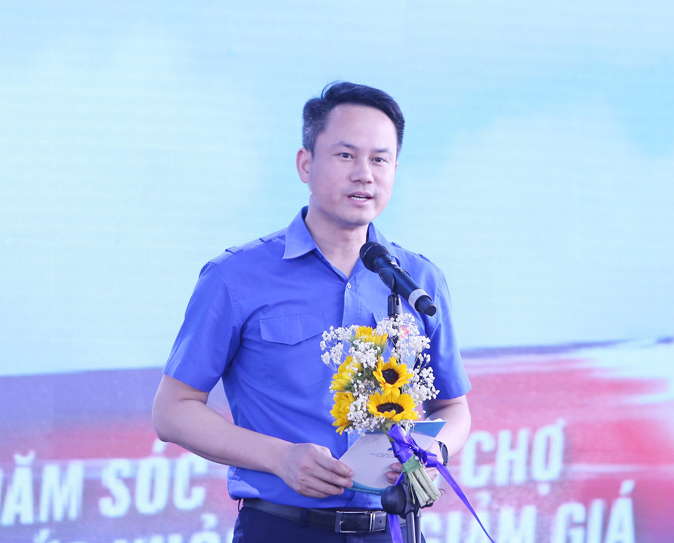 Anh Nguyễn Kim Quy - Phó Chủ tịch thường trực T.Ư Hội LHTN Việt Nam phát biểu khai mạc ngày hội. Anh Nguyễn Kim Quy - Phó Chủ tịch thường trực T.Ư Hội LHTN Việt Nam phát biểu khai mạc ngày hội.