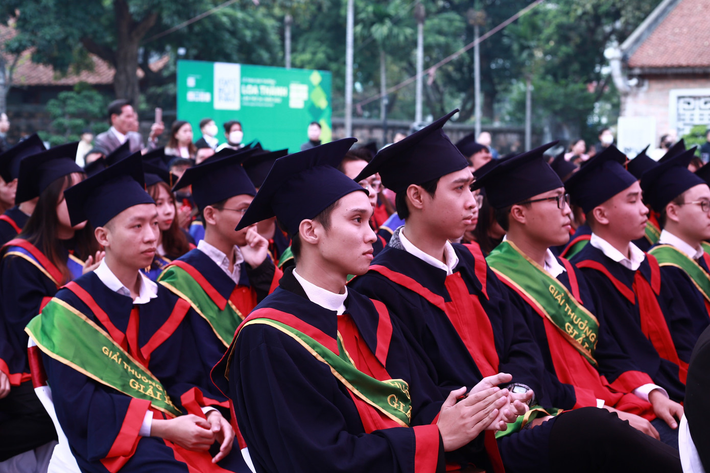 56 đồ án tốt nghiệp xuất sắc được trao Giải thưởng Loa Thành năm 2022. Ảnh: BẢO ANH 56 đồ án tốt nghiệp xuất sắc được trao Giải thưởng Loa Thành năm 2022. Ảnh: BẢO ANH