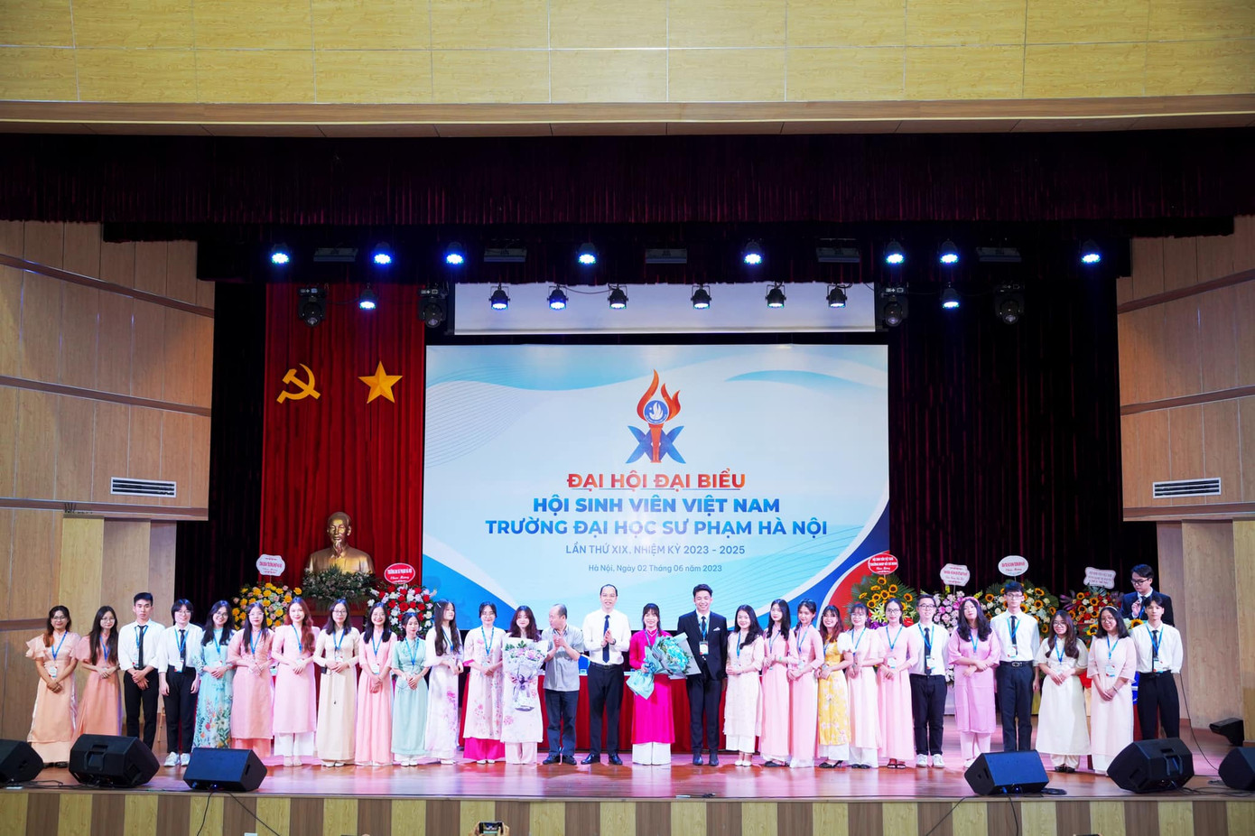 Ban Chấp hành Hội Sinh viên trường ĐH Sư phạm Hà Nội khóa XIX, nhiệm kỳ 2023 - 2025 ra mắt Đại hội.