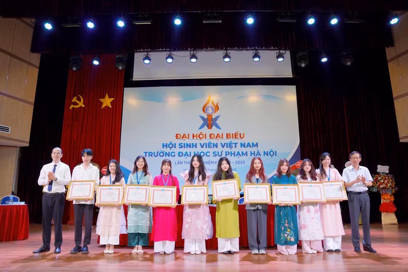 Các tập thể xuất sắc trong công tác Hội và phong trào sinh viên nhiệm kỳ 2020 - 2023 nhận Bằng khen của T.Ư Hội Sinh viên Việt Nam. Các tập thể xuất sắc trong công tác Hội và phong trào sinh viên nhiệm kỳ 2020 - 2023 nhận Bằng khen của T.Ư Hội Sinh viên Việt Nam.