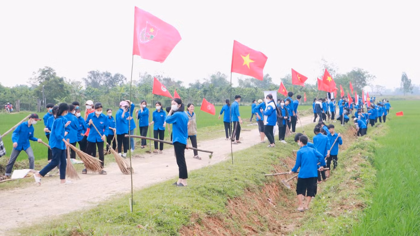 Màu áo xanh tình nguyện xuất hiện trên khắp nẻo đường Nghệ An.