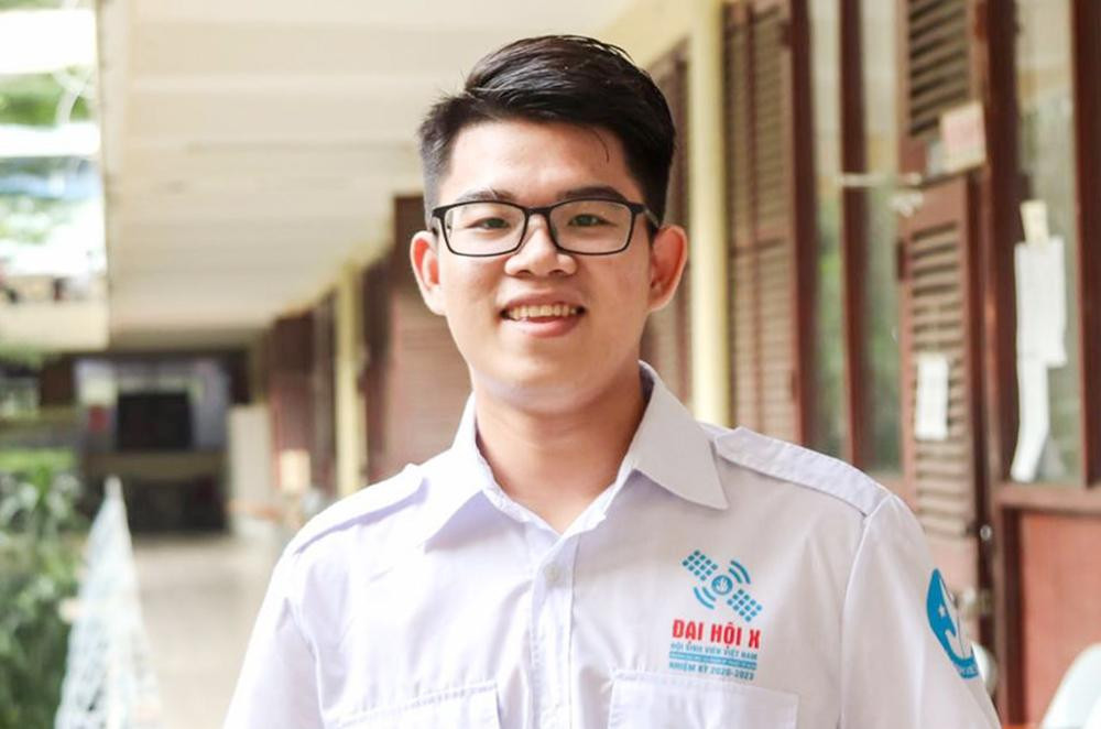 Lê Nhật Tường, chàng sinh viên khoa Đào tạo Chất lượng cao trường ĐH Sư phạm Kỹ thuật TP. HCM. Lê Nhật Tường, chàng sinh viên khoa Đào tạo Chất lượng cao trường ĐH Sư phạm Kỹ thuật TP. HCM.