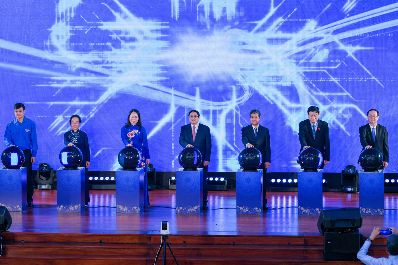 Nghi thức Lễ phát động Phong trào “Cả nước thi đua xây dựng xã hội học tập, đẩy mạnh học tập suốt đời, giai đoạn 2023 - 2030”. Nghi thức Lễ phát động Phong trào “Cả nước thi đua xây dựng xã hội học tập, đẩy mạnh học tập suốt đời, giai đoạn 2023 - 2030”.