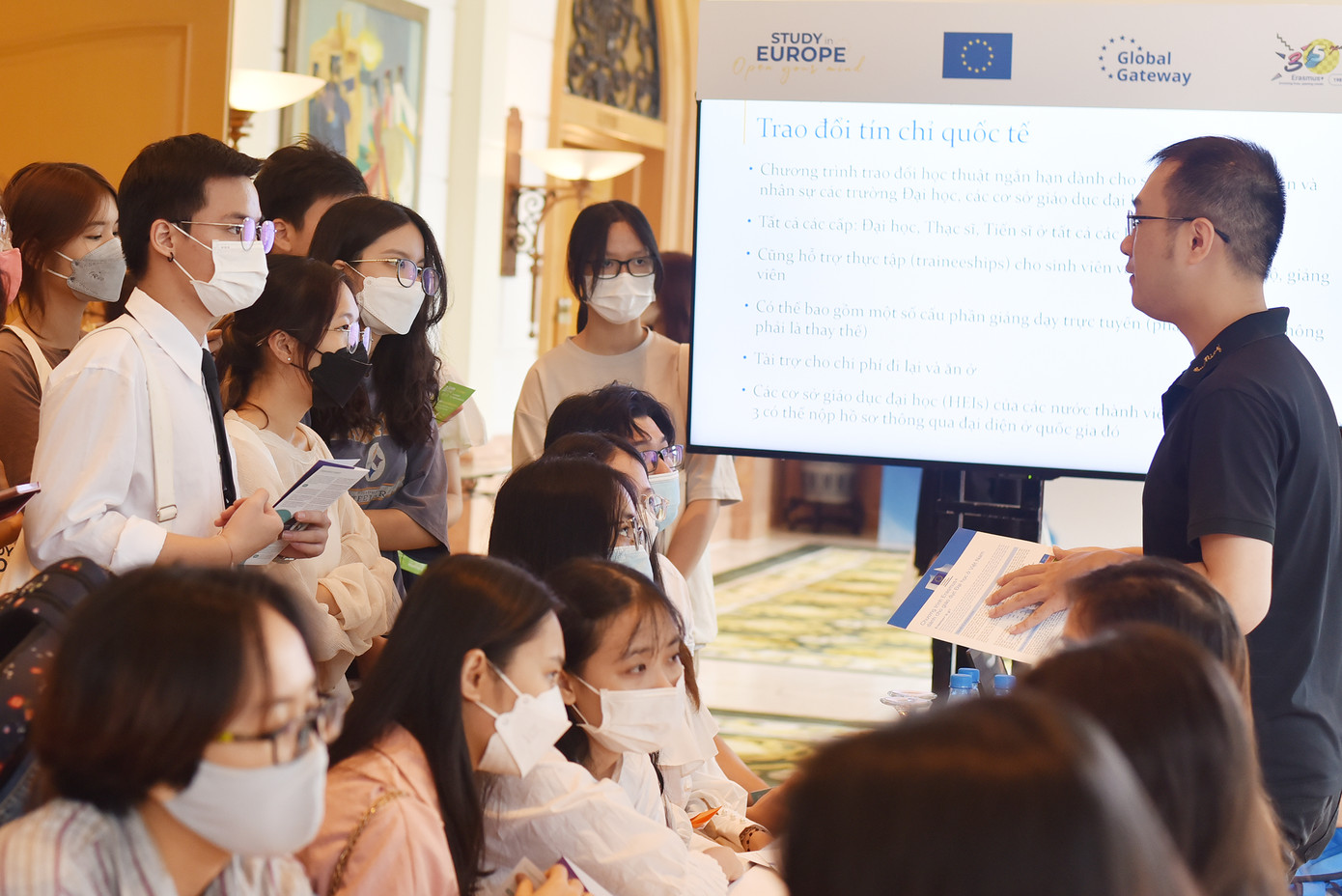 Tại sự kiện, các bạn học sinh, sinh viên đang mong muốn bắt đầu hành trình của mình sẽ nhận được những gợi ý và lời khuyên hữu ích và hiện thực hóa giấc mơ du học. Tại sự kiện, các bạn học sinh, sinh viên đang mong muốn bắt đầu hành trình của mình sẽ nhận được những gợi ý và lời khuyên hữu ích và hiện thực hóa giấc mơ du học.