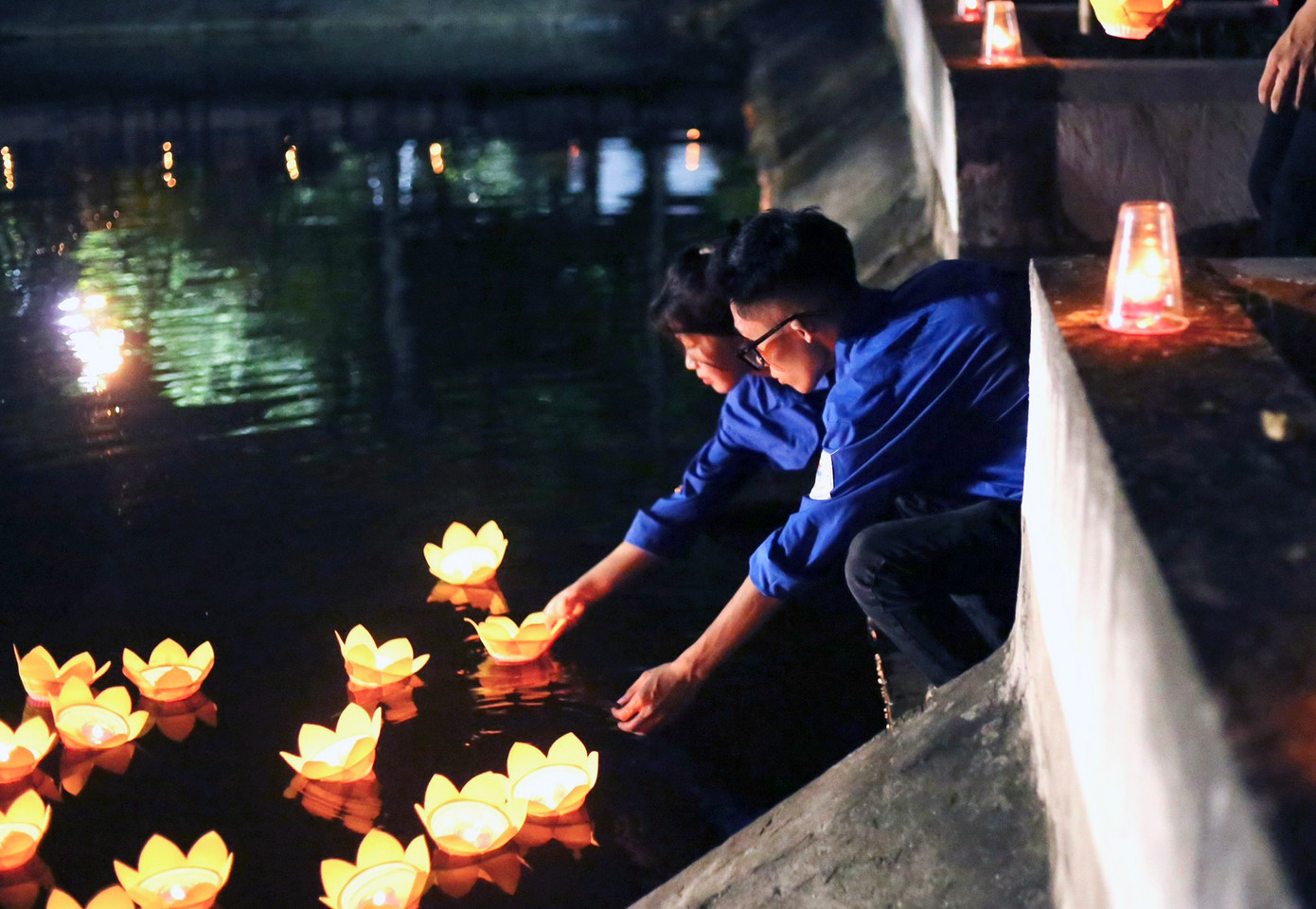 Lễ dâng hương, thắp nến tri ân các Anh hùng liệt sĩ, nhân kỷ niệm 76 năm ngày Thương binh - Liệt sĩ (27/7/1947 - 27/7/2023). Lễ dâng hương, thắp nến tri ân các Anh hùng liệt sĩ, nhân kỷ niệm 76 năm ngày Thương binh - Liệt sĩ (27/7/1947 - 27/7/2023).