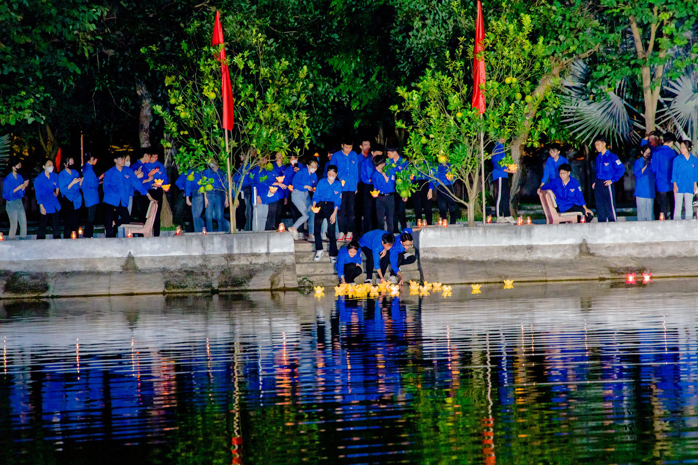 Đoàn viên, thanh niên tỉnh Hải Dương thắp nến tri ân các anh hùng, liệt sĩ. Đoàn viên, thanh niên tỉnh Hải Dương thắp nến tri ân các anh hùng, liệt sĩ.