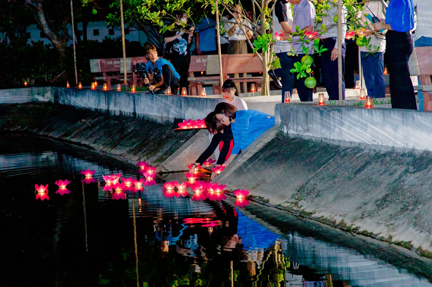 Đoàn viên, thanh niên tỉnh Hải Dương thắp nến tri ân các anh hùng, liệt sĩ. Đoàn viên, thanh niên tỉnh Hải Dương thắp nến tri ân các anh hùng, liệt sĩ.