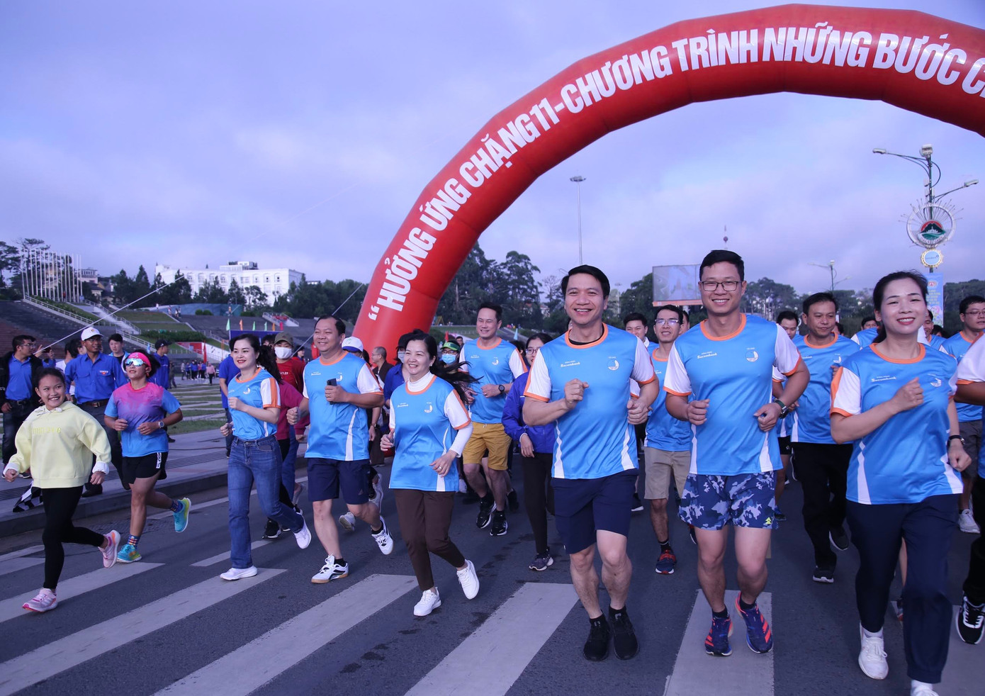 Anh Nguyễn Ngọc Lương - Bí thư thường trực T.Ư Đoàn, Chủ tịch T.Ư Hội LHTN Việt Nam tham gia đồng hành cùng giải chạy. Anh Nguyễn Ngọc Lương - Bí thư thường trực T.Ư Đoàn, Chủ tịch T.Ư Hội LHTN Việt Nam tham gia đồng hành cùng giải chạy.