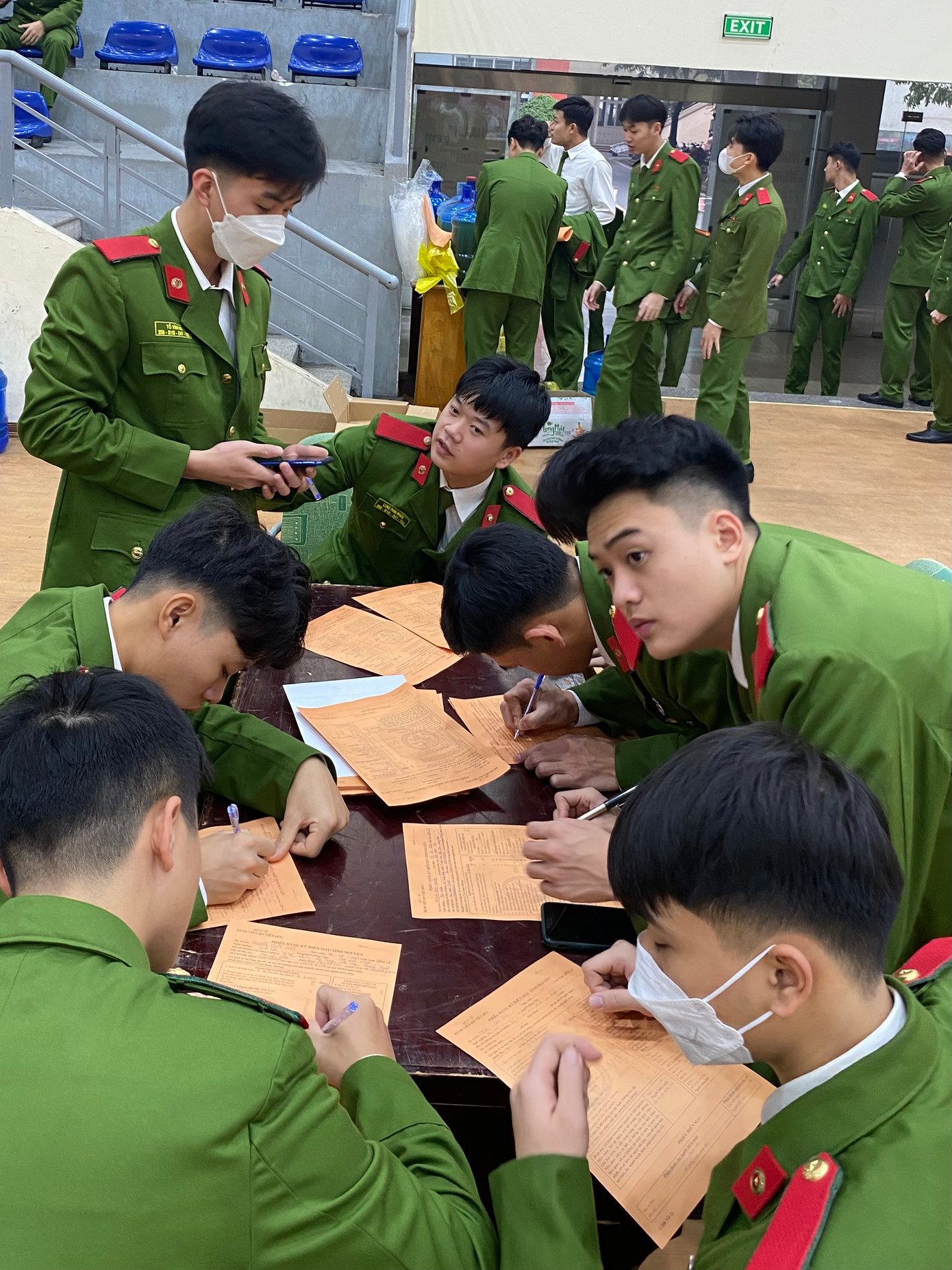 Sinh viên Học viện Cảnh sát Nhân dân đăng ký hiến máu. Sinh viên Học viện Cảnh sát Nhân dân đăng ký hiến máu.