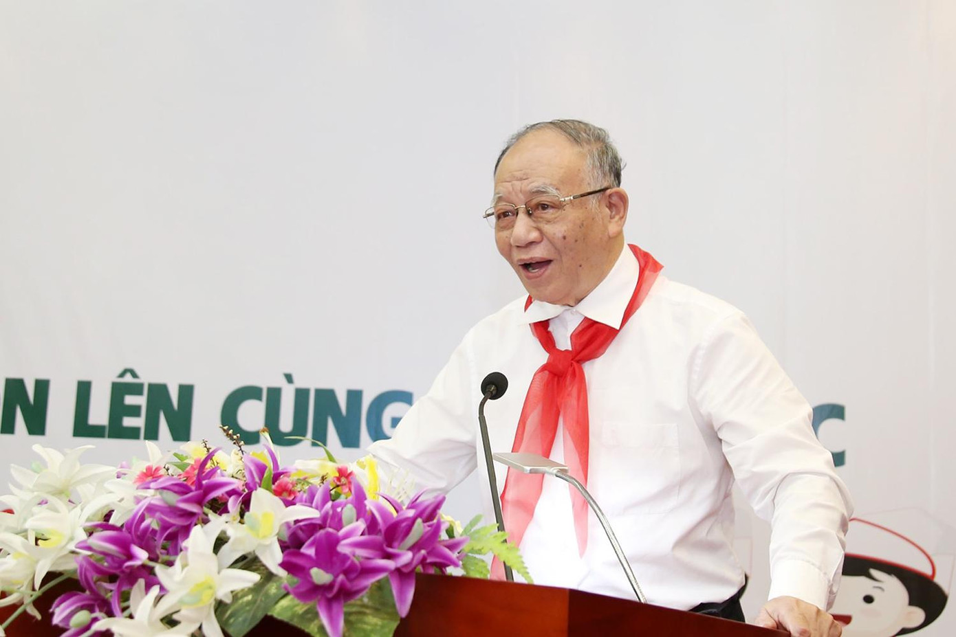 GS Hoàng Chí Bảo phát biểu tại tọa đàm. GS Hoàng Chí Bảo phát biểu tại tọa đàm.