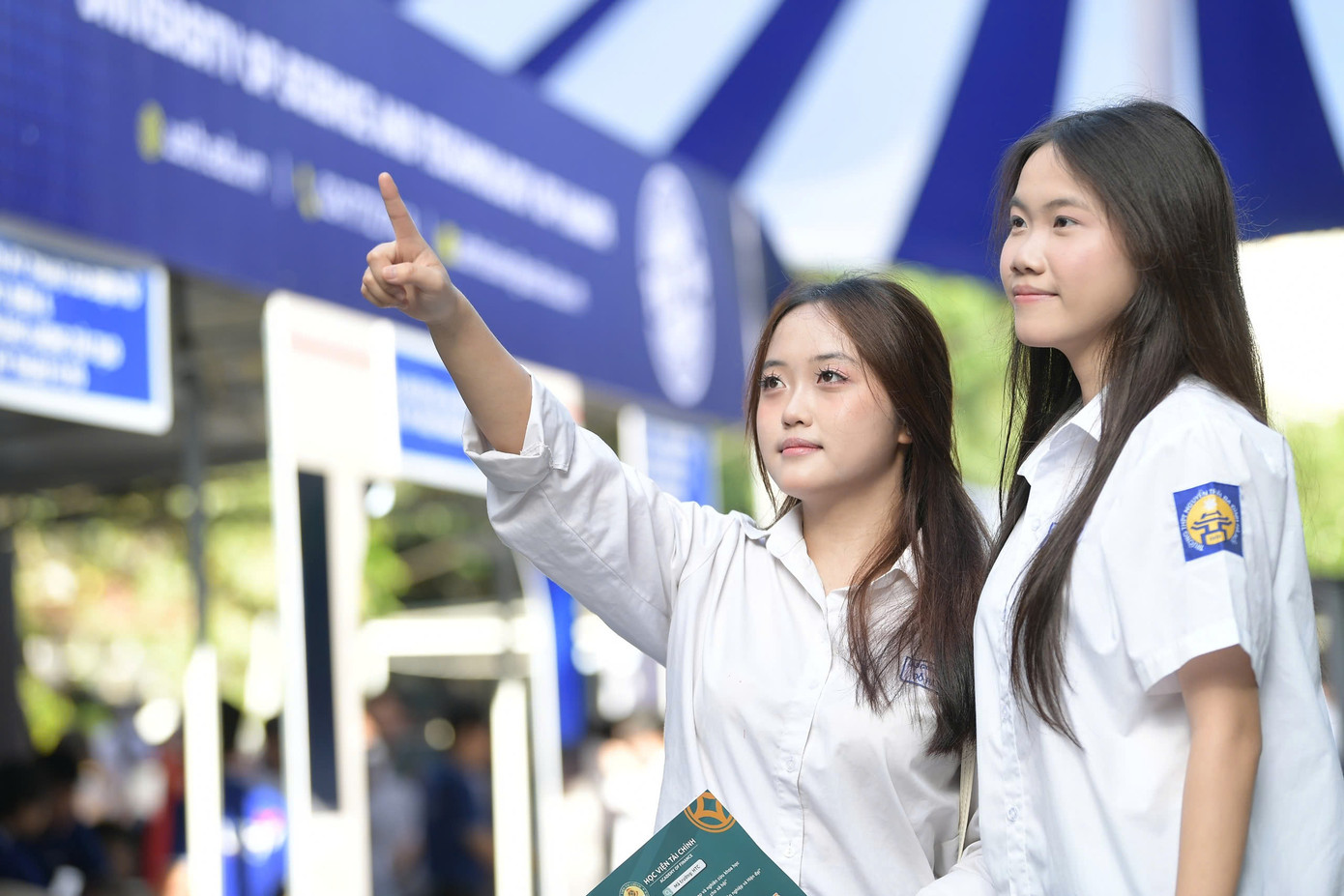 Hàng nghìn học sinh Hà Nội tham gia Ngày hội tuyển sinh khối ngành Khoa học – Công nghệ. Ảnh: DƯƠNG TRIỀU Hàng nghìn học sinh Hà Nội tham gia Ngày hội tuyển sinh khối ngành Khoa học – Công nghệ. Ảnh: DƯƠNG TRIỀU