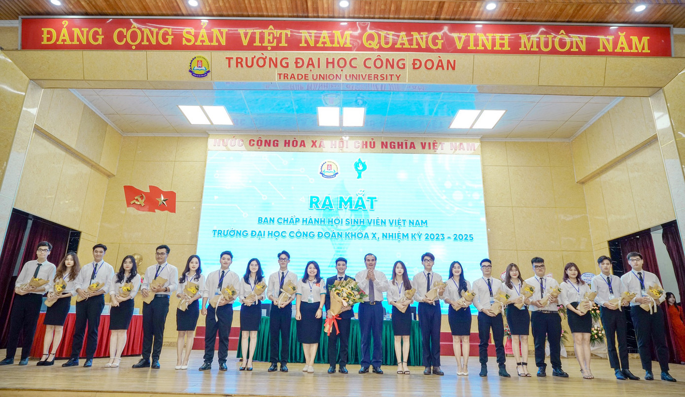 Ban Chấp hành, Hội Sinh viên trường ĐH Công đoàn ra mắt tại Đại hội. Ban Chấp hành, Hội Sinh viên trường ĐH Công đoàn ra mắt tại Đại hội.