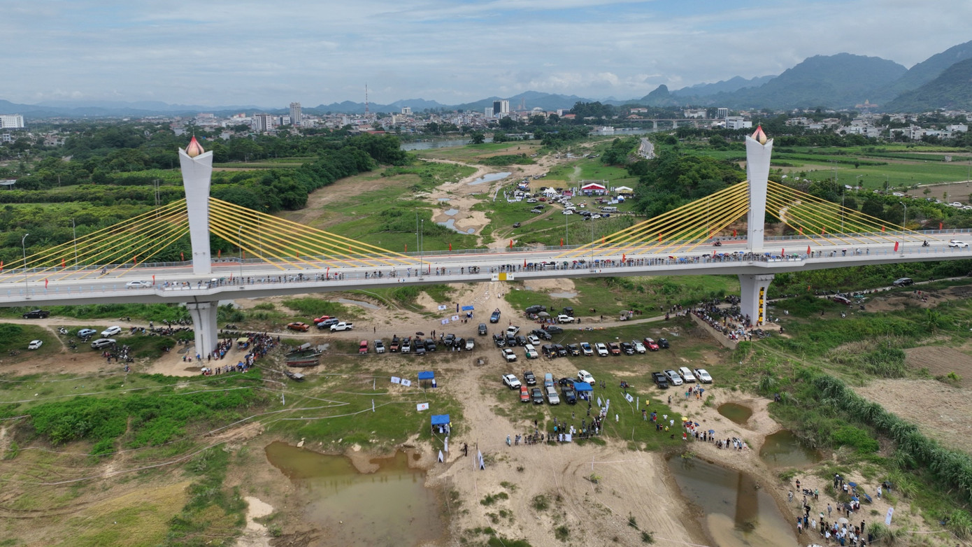 Những màn trình diễn kỹ năng lái xe đẳng cấp, gay cấn và không kém phần mạo hiểm đến từ 36 đội thi, với 72 vận động viên đến từ các tỉnh, thành phố.