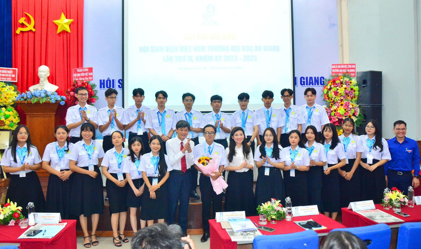 Ban Chấp hành Hội Sinh viên trường ĐH An Giang ra mắt Đại hội.