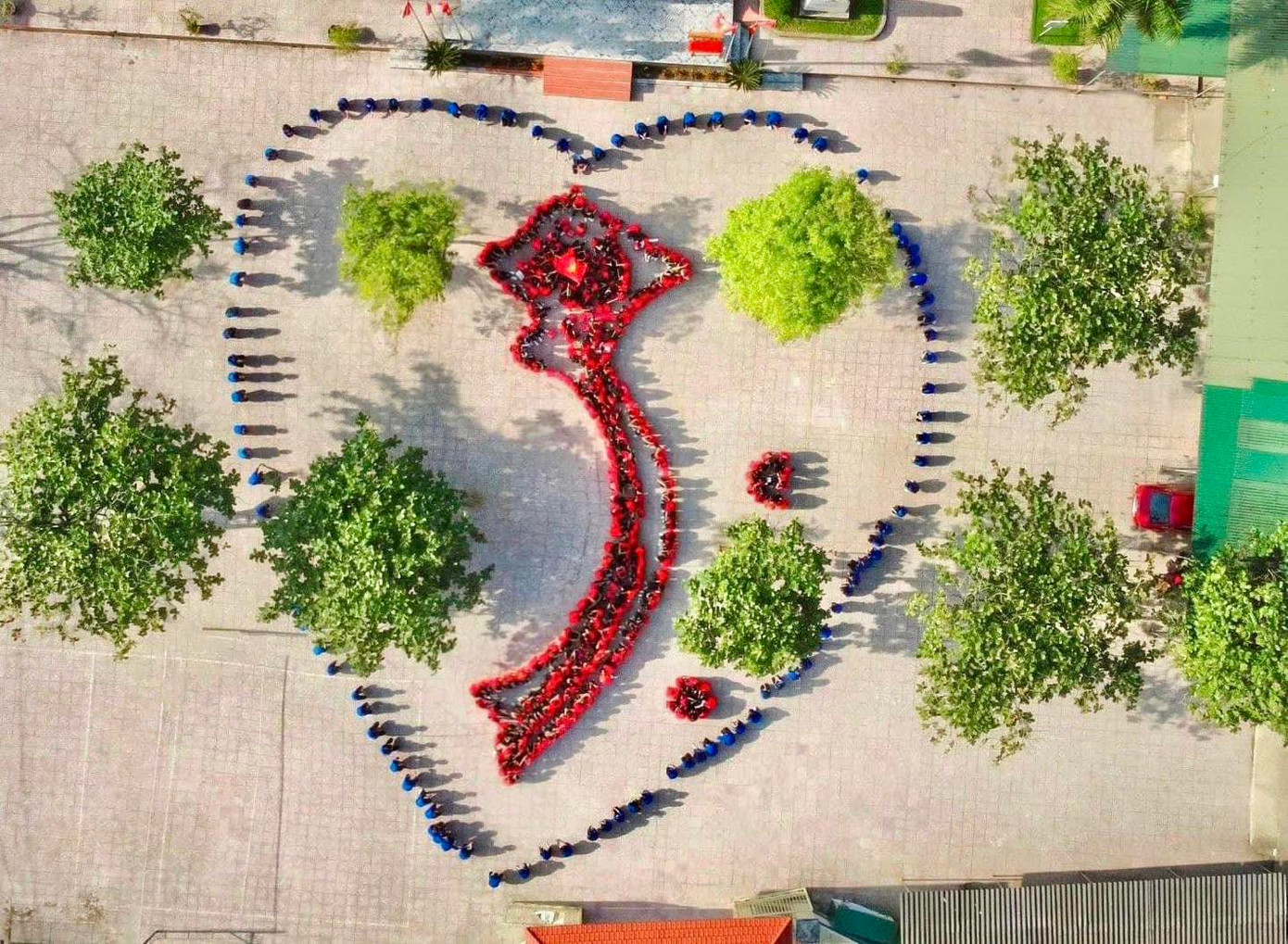 Cuộc vận động “Tự hào một dải non sông”, do T.Ư Đoàn tổ chức phát động.