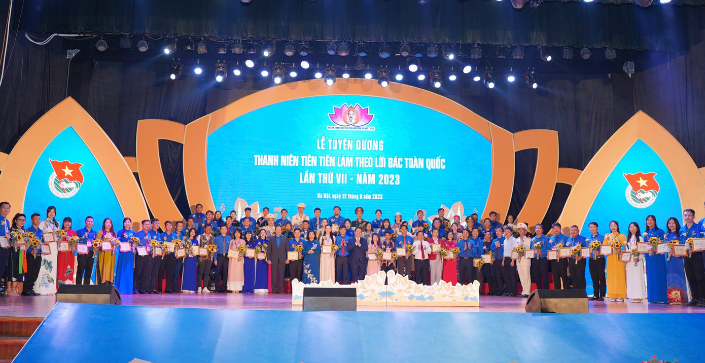 Lãnh đạo Đảng, Nhà nước, T.Ư Đoàn, đã trao Chứng nhận Thanh niên tiên tiến làm theo lời Bác toàn quốc lần thứ VII, năm 2023. Lãnh đạo Đảng, Nhà nước, T.Ư Đoàn, đã trao Chứng nhận Thanh niên tiên tiến làm theo lời Bác toàn quốc lần thứ VII, năm 2023.