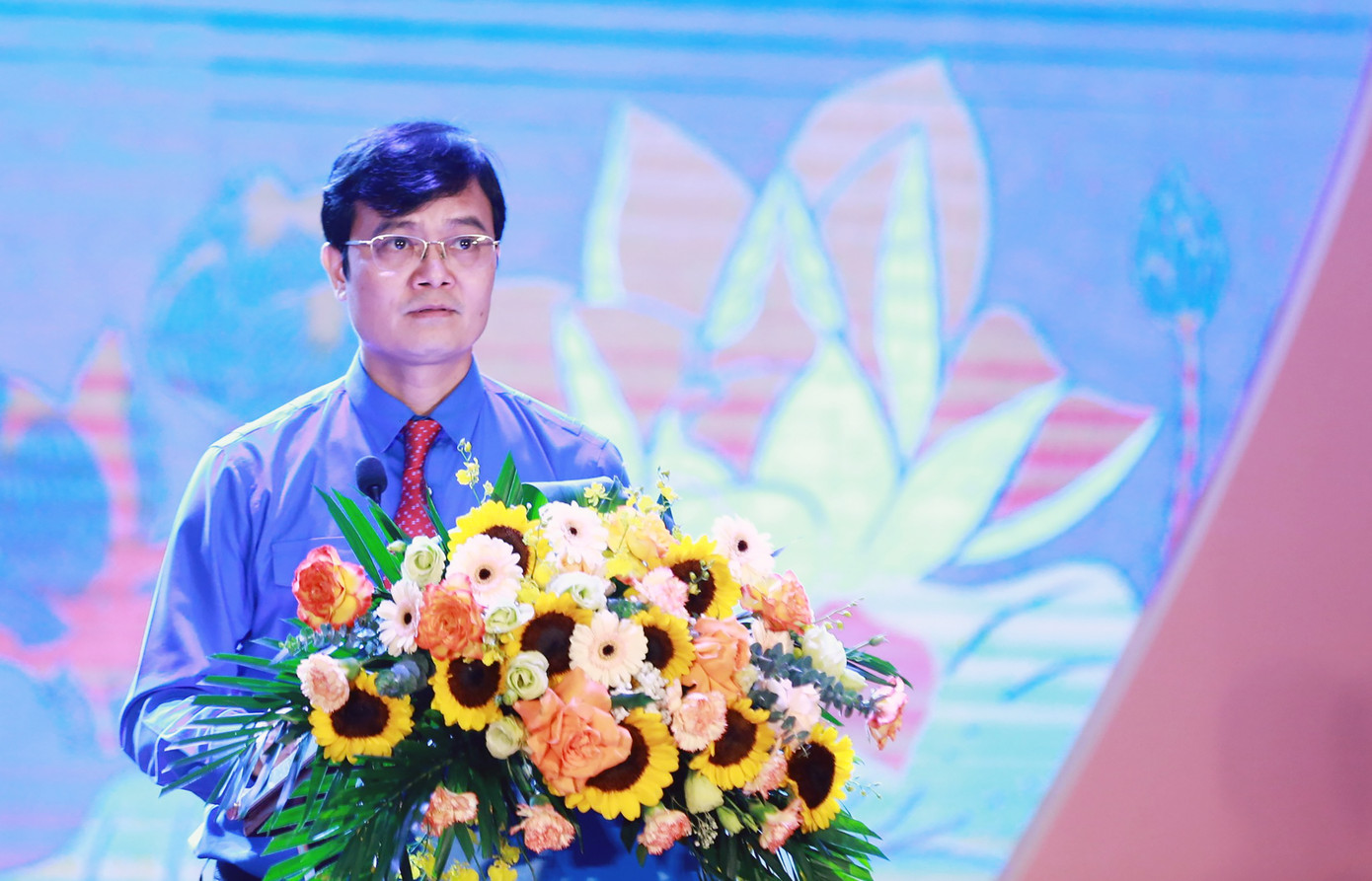 Anh Bùi Quang Huy – Bí thư thứ nhất T.Ư Đoàn phát biểu tại chương trình. Anh Bùi Quang Huy – Bí thư thứ nhất T.Ư Đoàn phát biểu tại chương trình.