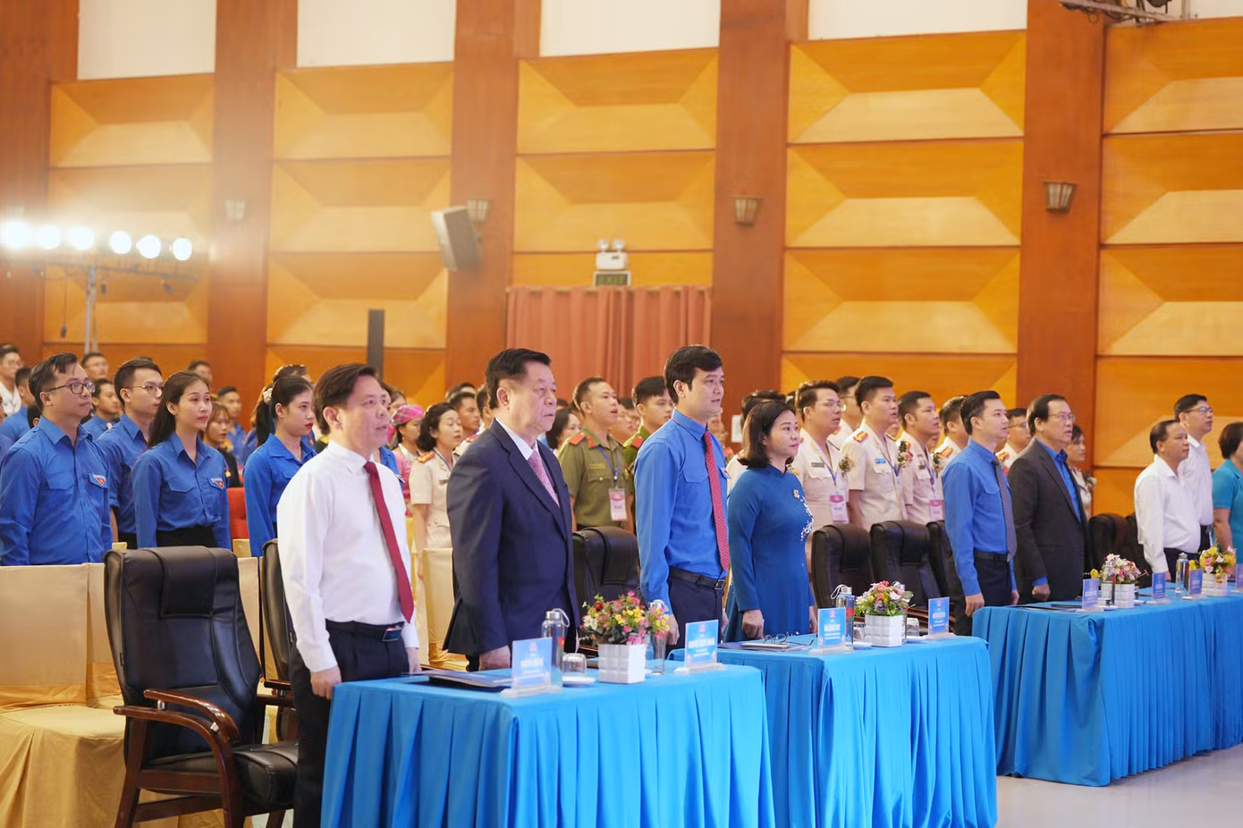 Các đại biểu tham dự chương trình.