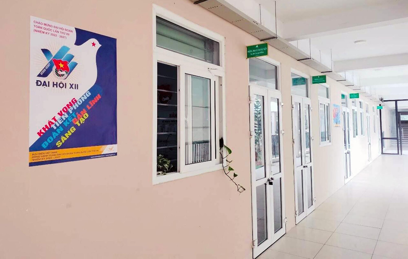 Hình ảnh logo của Đại hội Đoàn toàn quốc lần thứ XII được trang trọng xuất hiện mọi nơi. Hình ảnh logo của Đại hội Đoàn toàn quốc lần thứ XII được trang trọng xuất hiện mọi nơi.